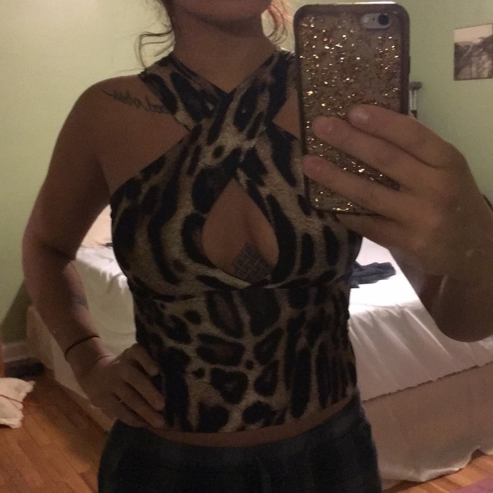 Sexy Leopard print keyhole top